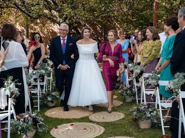 La boda de Miguel y Ana en Torrecaballeros, Segovia 35