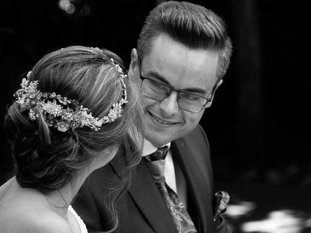 La boda de Miguel y Ana en Torrecaballeros, Segovia 37