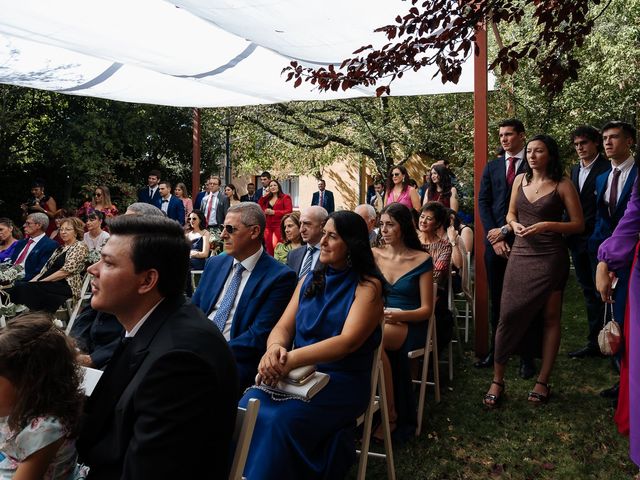 La boda de Miguel y Ana en Torrecaballeros, Segovia 54