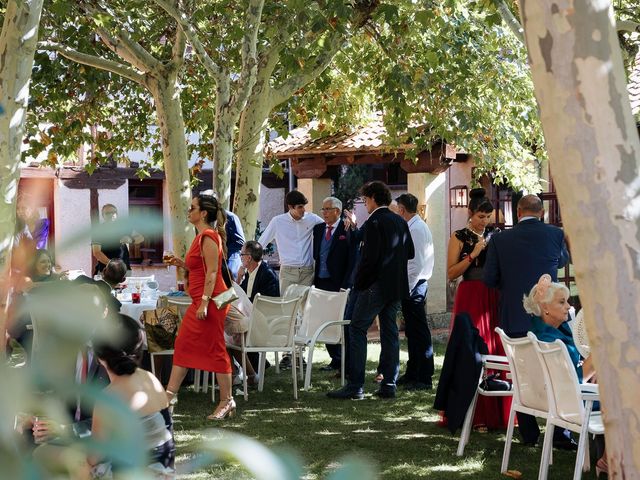 La boda de Miguel y Ana en Torrecaballeros, Segovia 109