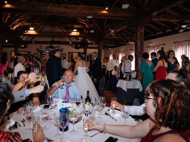 La boda de Miguel y Ana en Torrecaballeros, Segovia 135