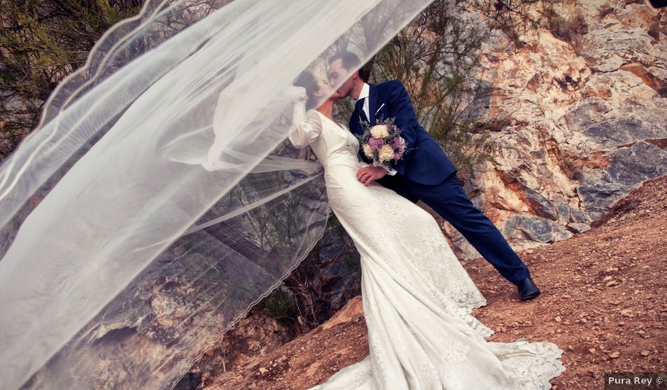 La boda de Javier y María en Consuegra, Toledo