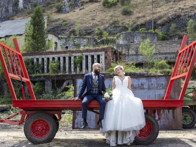 La boda de Paula y Jordán en Carrizo De La Ribera, León 46