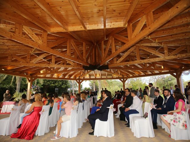 La boda de Toni y Laura en La Pobla De Farnals, Valencia 32