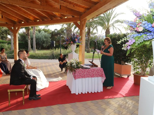La boda de Toni y Laura en La Pobla De Farnals, Valencia 43