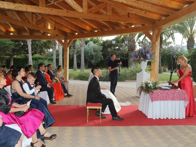 La boda de Toni y Laura en La Pobla De Farnals, Valencia 44