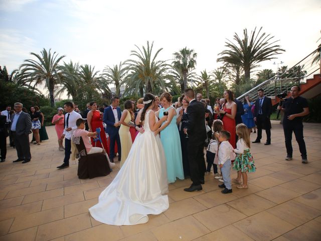 La boda de Toni y Laura en La Pobla De Farnals, Valencia 75