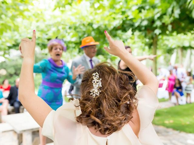 La boda de Ricardo y Yolanda en Navacepedilla De Corneja, Ávila 25