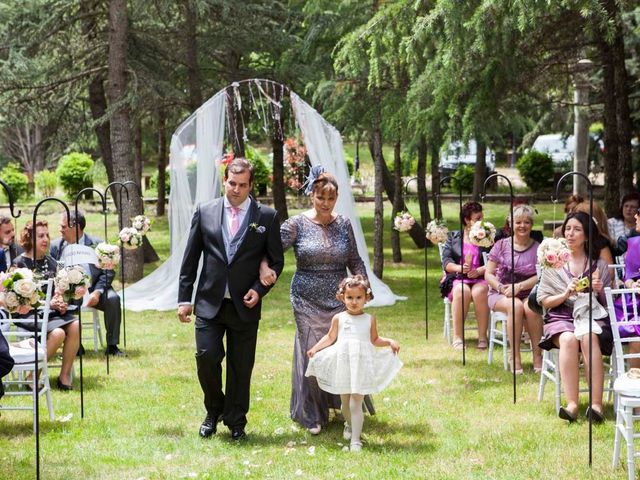 La boda de Roberto y Esther en Valdemorillo, Madrid 97
