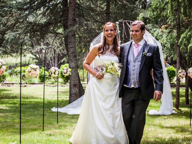 La boda de Roberto y Esther en Valdemorillo, Madrid 416