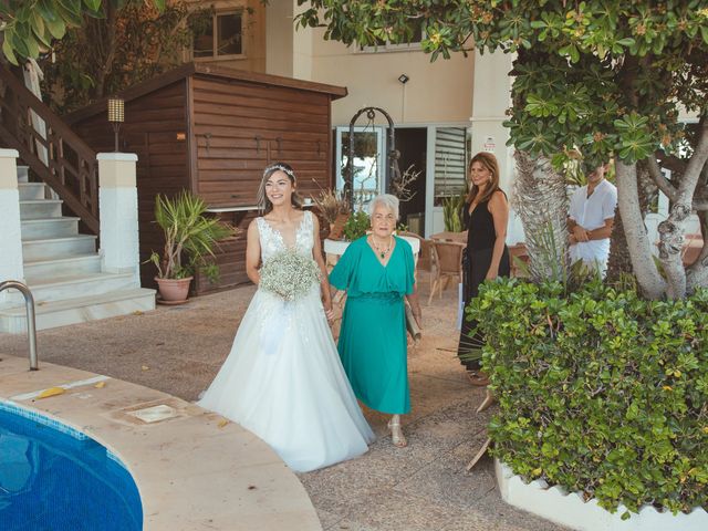 La boda de Orlando y Luisa en Torrevieja, Alicante 29