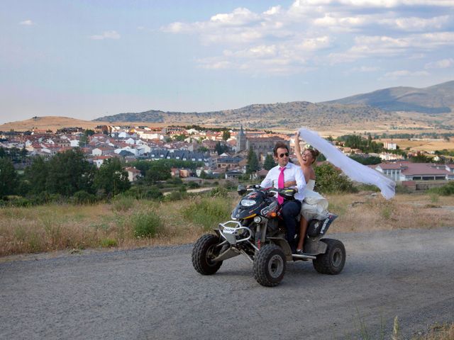 La boda de Juanma y Marta en Torrecaballeros, Segovia 30