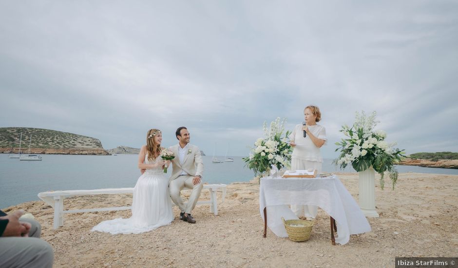La boda de Francisco y Katrin en Cala Conta, Islas Baleares