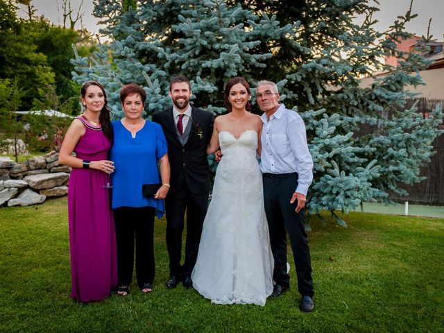 La boda de Max y Yess en Molinaseca, León 112