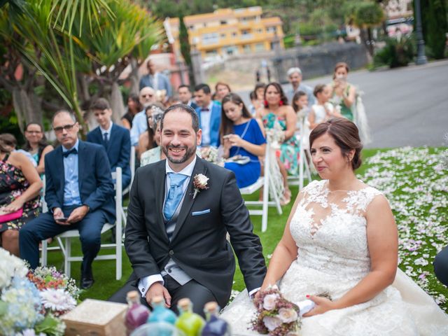 La boda de Ricardo y Yuerna en Santa Cruz De Tenerife, Santa Cruz de Tenerife 13