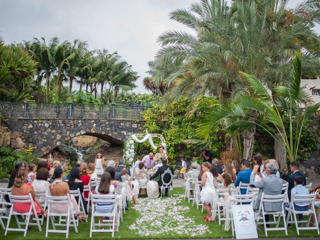 La boda de Ricardo y Yuerna en Santa Cruz De Tenerife, Santa Cruz de Tenerife 15