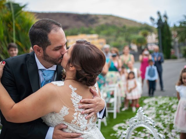 La boda de Ricardo y Yuerna en Santa Cruz De Tenerife, Santa Cruz de Tenerife 16