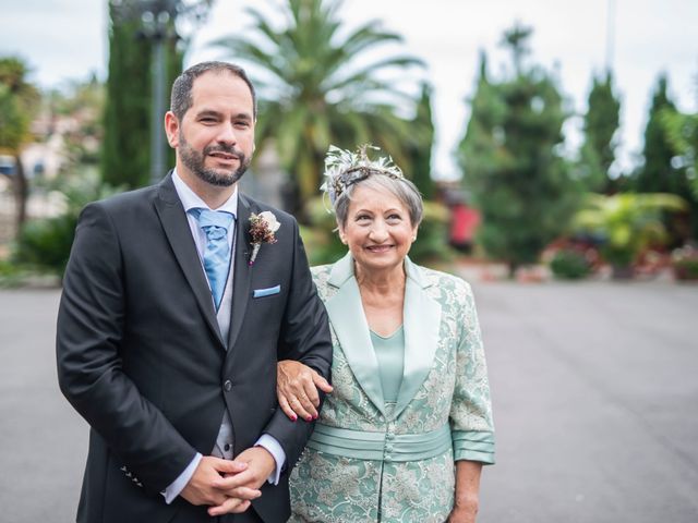 La boda de Ricardo y Yuerna en Santa Cruz De Tenerife, Santa Cruz de Tenerife 33