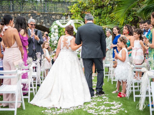 La boda de Ricardo y Yuerna en Santa Cruz De Tenerife, Santa Cruz de Tenerife 35