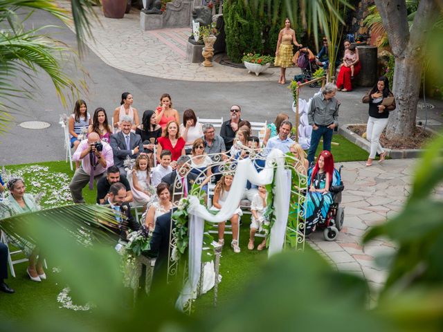 La boda de Ricardo y Yuerna en Santa Cruz De Tenerife, Santa Cruz de Tenerife 36