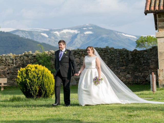 La boda de Raúl y Amparo en Barco De Avila, Ávila 16