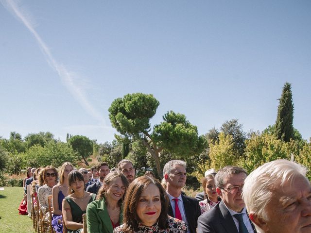 La boda de Marta y Carlos en Madrid, Madrid 25