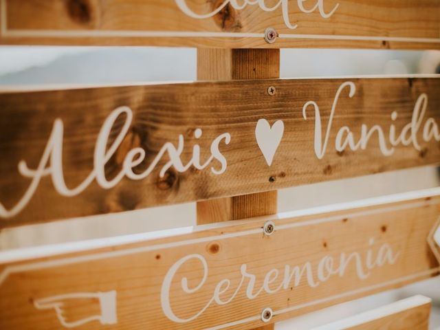 La boda de Alexis y Vanida en Arenys De Mar, Barcelona 1