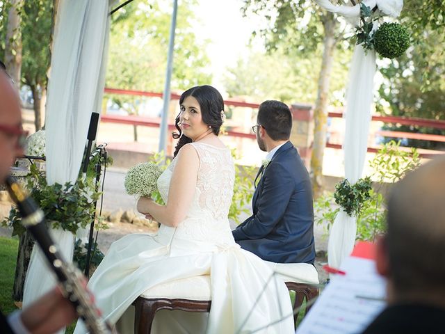 La boda de Félix y Aldara en Medina Del Campo, Valladolid 13