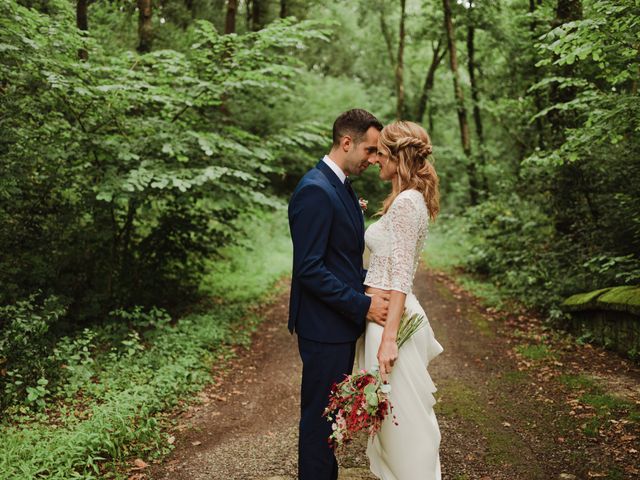 La boda de Mikel y LIerni en Hondarribia, Guipúzcoa 27