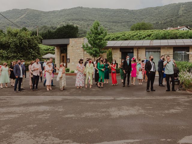 La boda de Mikel y LIerni en Hondarribia, Guipúzcoa 39