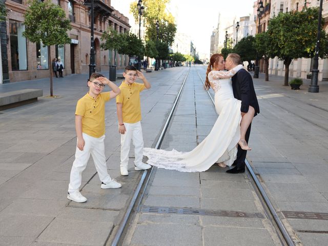 La boda de Encarni y Edu en Sevilla, Sevilla 28