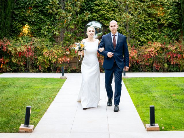 La boda de Raúl y Minerva en San Sebastian De Los Reyes, Madrid 25