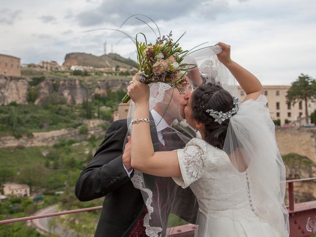 La boda de HUGO y ERIKA  en Cuenca, Cuenca 33