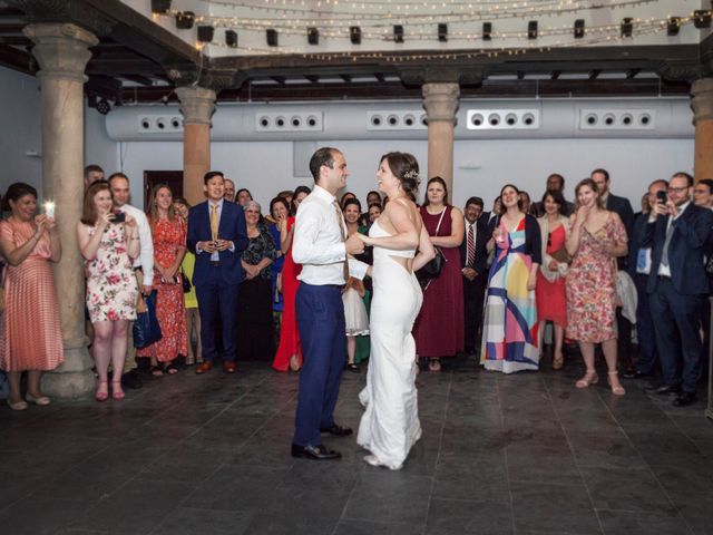 La boda de Adrés y Shara en Oviedo, Asturias 22