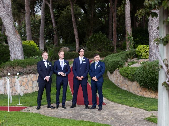 La boda de Raphael y Christina en Sant Vicenç De Montalt, Barcelona 28