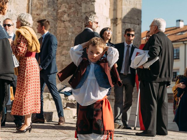 La boda de Dani y Rocío en La Franca, Asturias 49