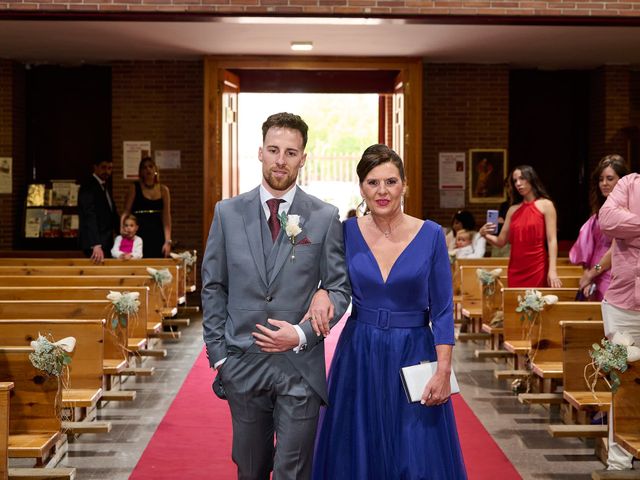 La boda de Isabel y David en Alcalá De Henares, Madrid 18