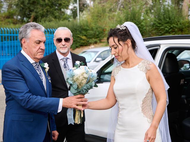 La boda de Isabel y David en Alcalá De Henares, Madrid 19