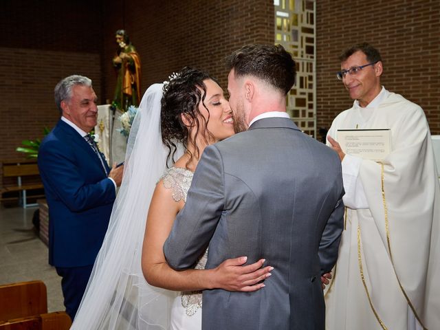 La boda de Isabel y David en Alcalá De Henares, Madrid 30