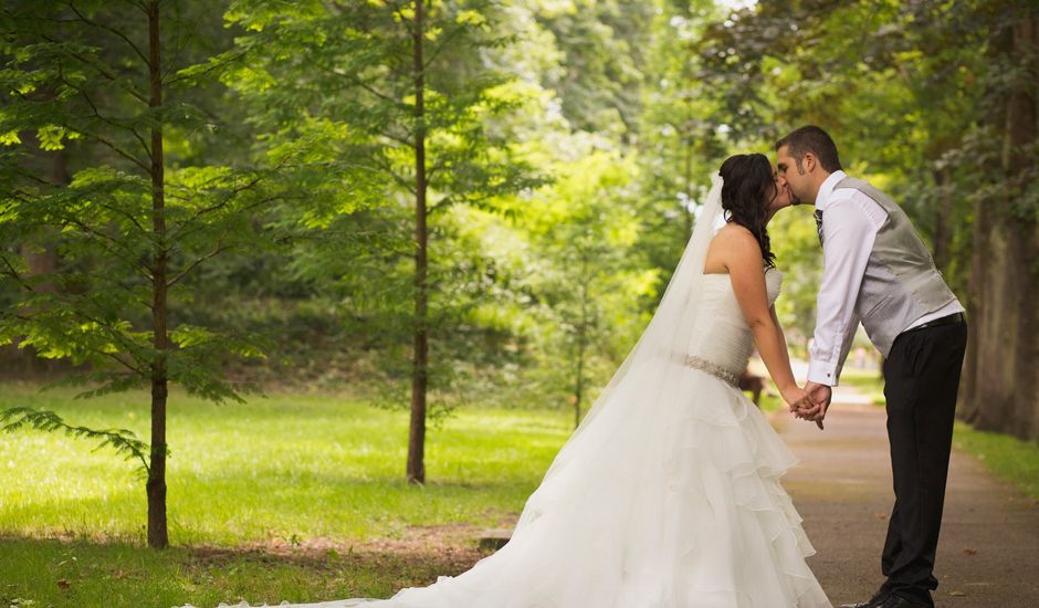 La boda de Gustavo y Ana en Oviedo, Asturias