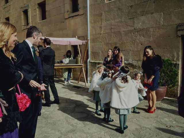 La boda de Alfonso y Ania en Santa Gadea Del Cid, Burgos 41