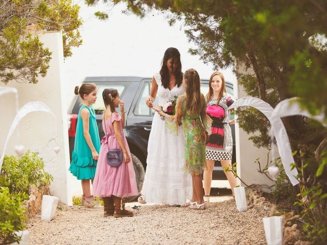 La boda de J.O y Lorena en Cala De San Vicente Ibiza, Islas Baleares 21