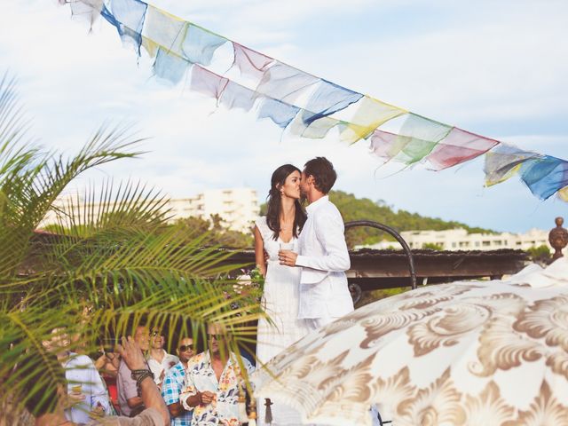 La boda de J.O y Lorena en Cala De San Vicente Ibiza, Islas Baleares 24