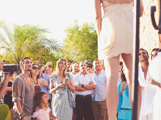 La boda de J.O y Lorena en Cala De San Vicente Ibiza, Islas Baleares 25