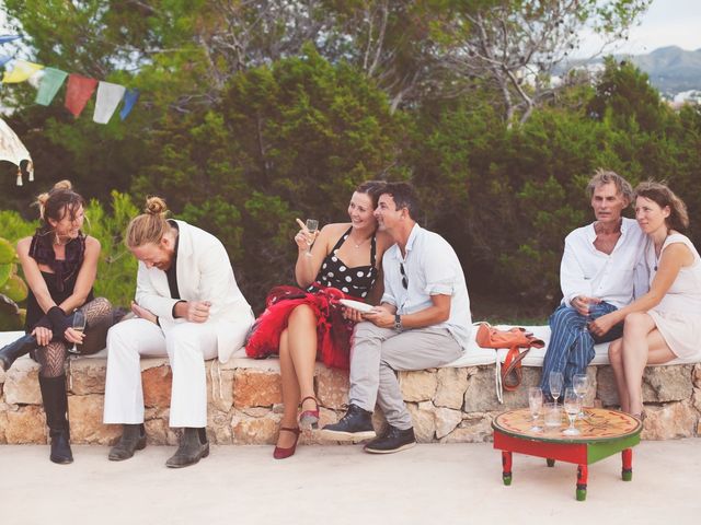 La boda de J.O y Lorena en Cala De San Vicente Ibiza, Islas Baleares 27