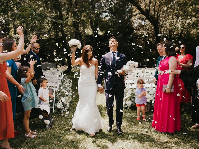 La boda de Adrian y Issa en Santiago De Compostela, A Coruña 23