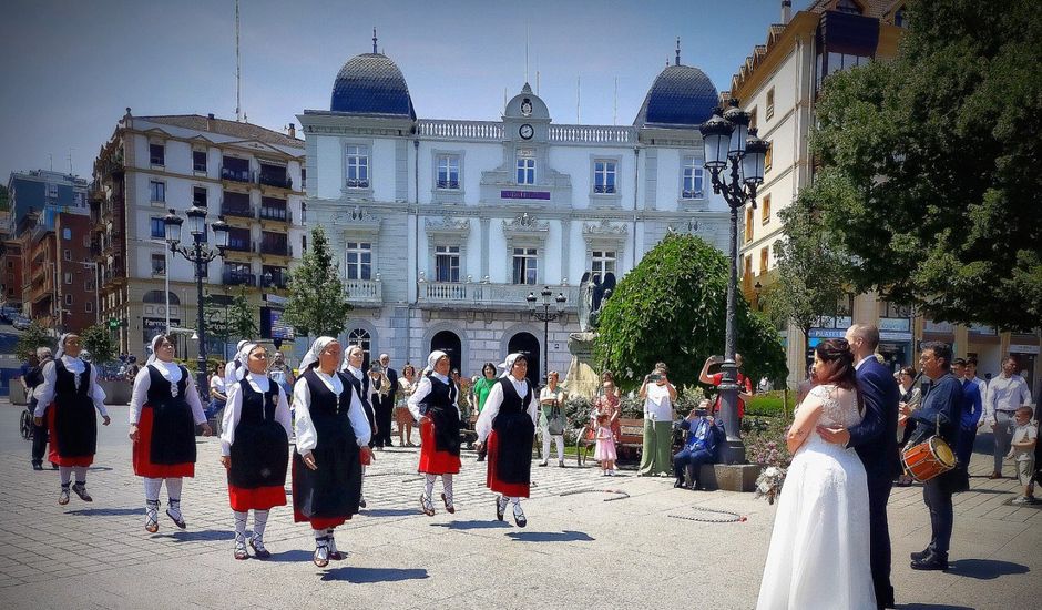 La boda de Adrian y Garazi en Santurce Antiguo, Vizcaya