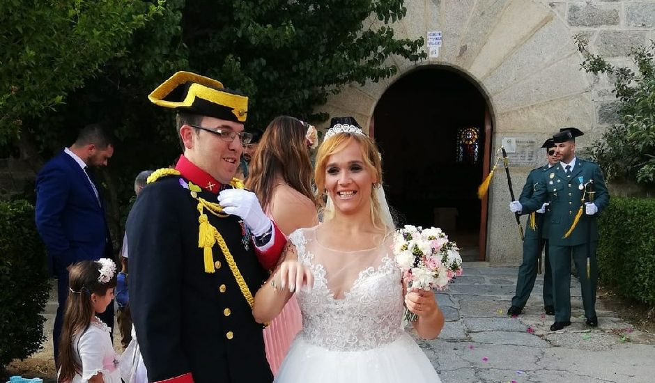 La boda de David y Miriam en Navaluenga, Ávila