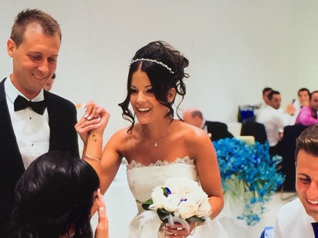 La boda de Kike y Yasmina  en Valencia, Valencia 57