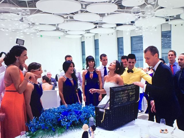 La boda de Kike y Yasmina  en Valencia, Valencia 75